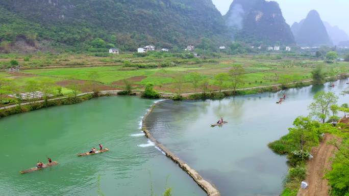 广西桂林阳朔遇龙河景区竹筏漂流航拍