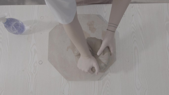 揉泥陶瓷做胚塑性瓷器制作瓷器