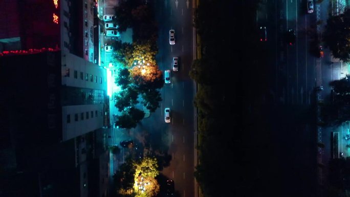 福建省泉州市晚上的十字路口