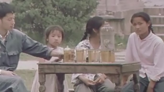 70年代茶摊、游客喝茶