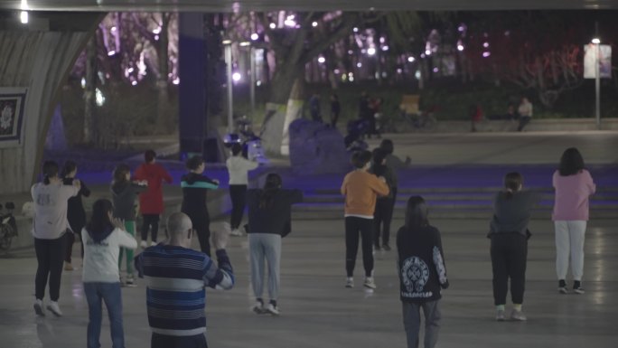 【4k】夜间体育运动广场舞轮滑健身休闲