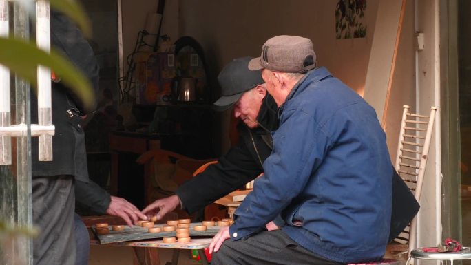 农村老年人下象棋