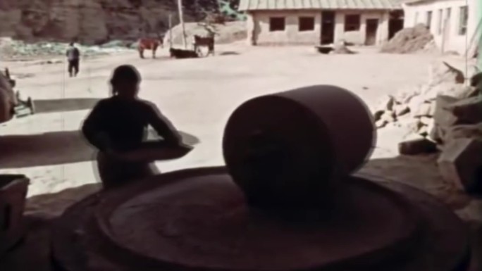 60年代陕北老区窑洞-研磨磨面