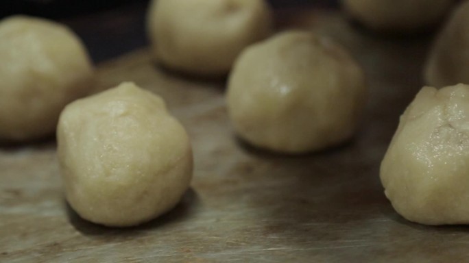 厦门特色小吃馅饼制作过程