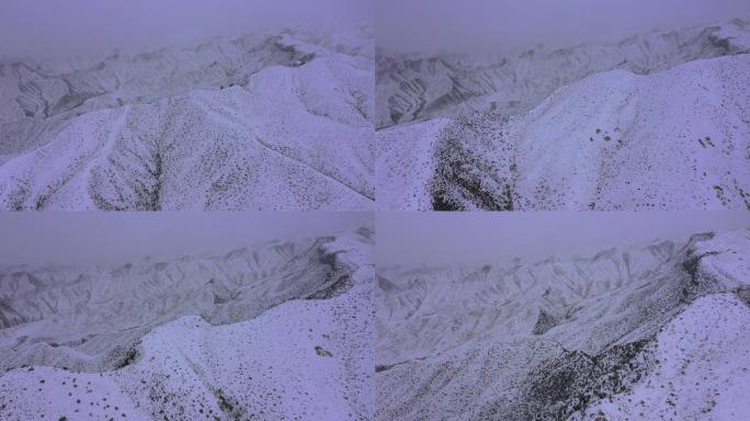 山岭飘雪