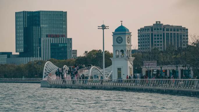 上海临港新区滴水湖一号码头粉色桥延时