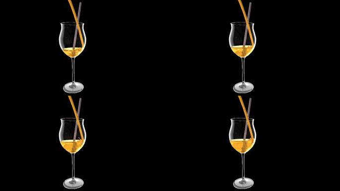 果汁倒入高脚杯