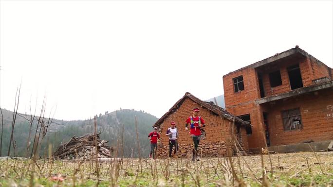 山地越野跑步地面