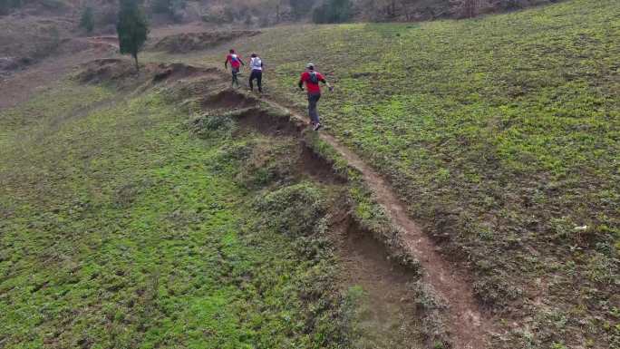 山地越野跑步航拍