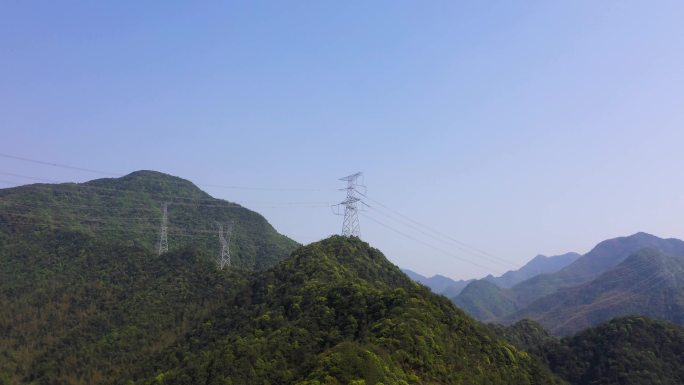 航拍高山高压电塔电线