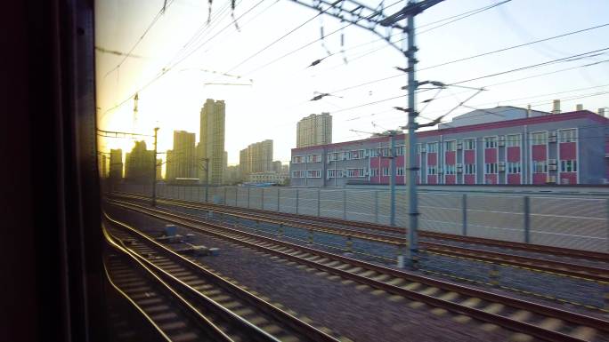 4K原创列车高铁复兴号运行出站车窗外景色