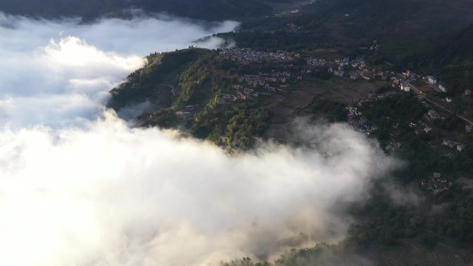 航拍云海大山