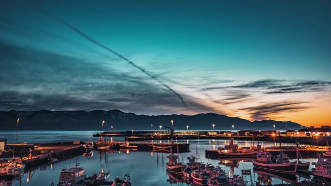 4K冰岛海洋港口渔船黄昏日转夜延时摄影