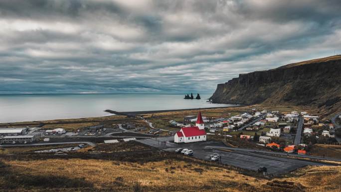 4K冰岛海边教堂荒原乌云密布延时摄影
