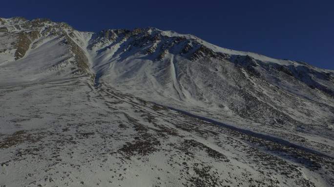 雪山人爬雪山