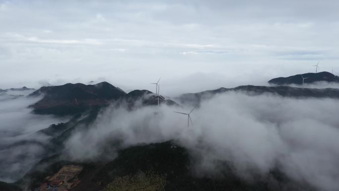 航拍高山云海风车