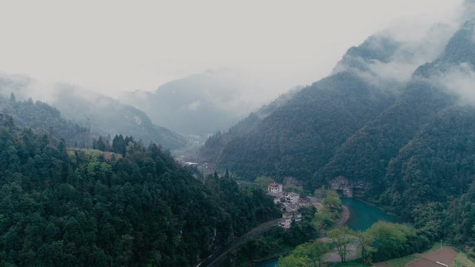 4K航拍南方山区云雾飘动04