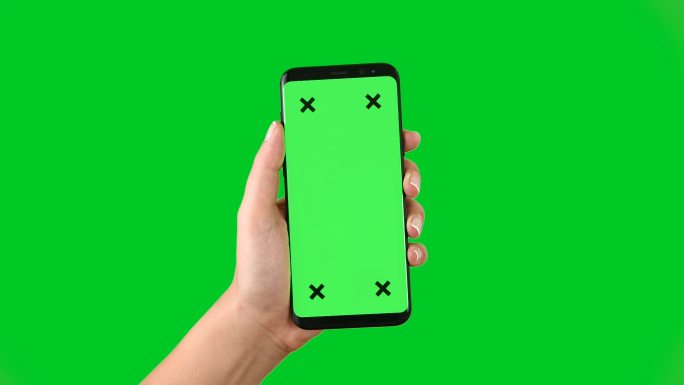 使用智能手机在绿色屏幕上