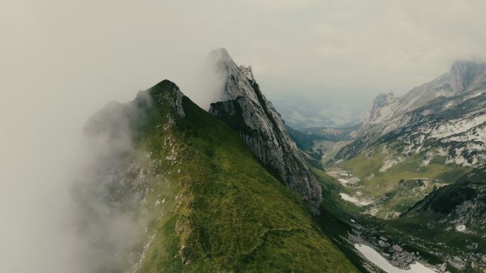 瑞士雾山鸟瞰图