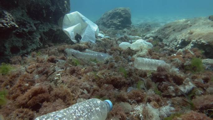 海底的大量塑料垃圾