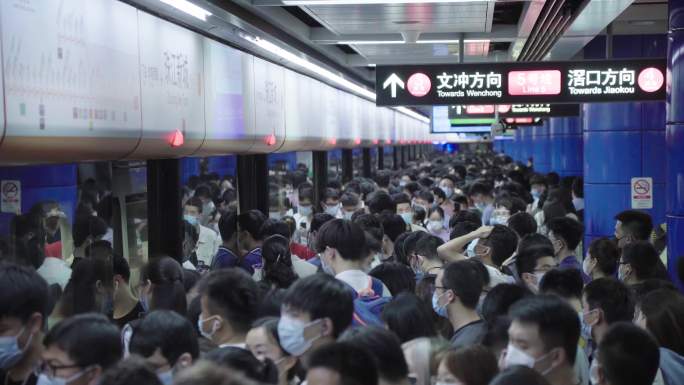 广州珠江新城上下班高峰期地铁人流