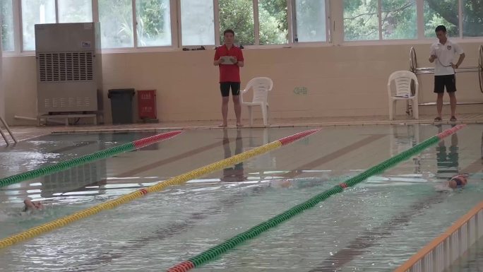 学生游泳比赛