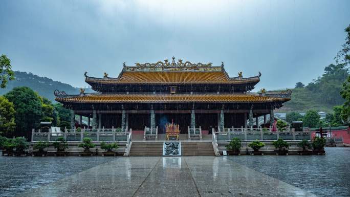 南宁孔庙大成殿雨景