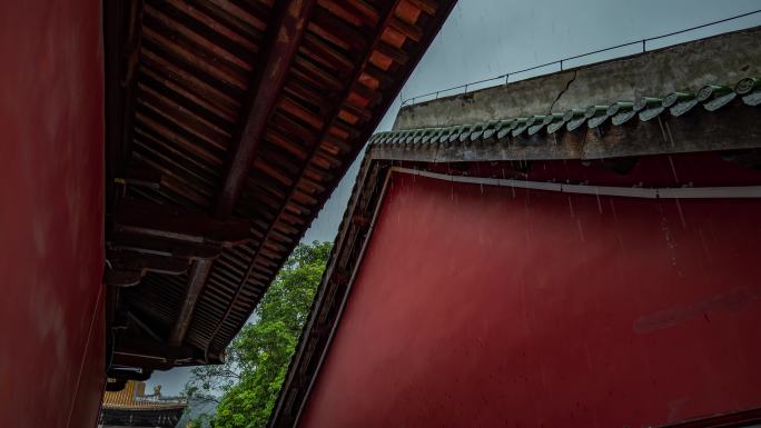 南宁孔庙中式古代建筑屋顶飞檐翘角斗拱雨景