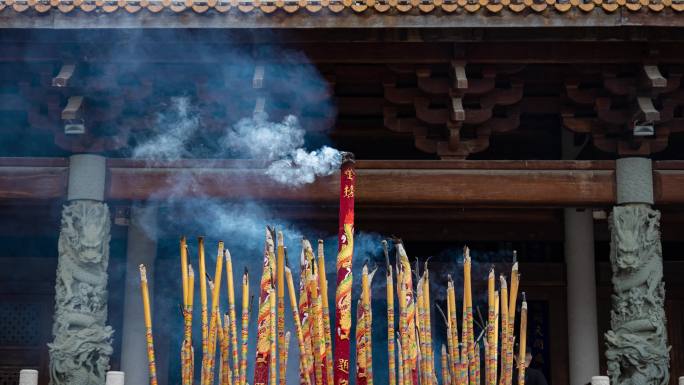 香炉 烧香 香火旺盛 祈祷 祈福 寺庙