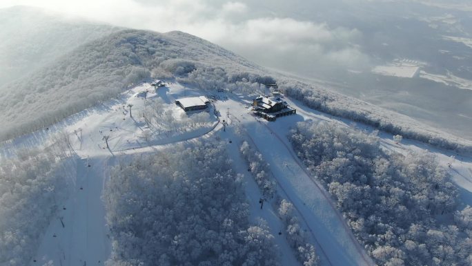 松花湖航拍雾凇风景