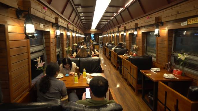 阜阳火车餐厅创意餐厅美食夜景航
