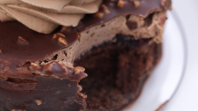 【正版素材】巧克力蛋糕木背景固定切开