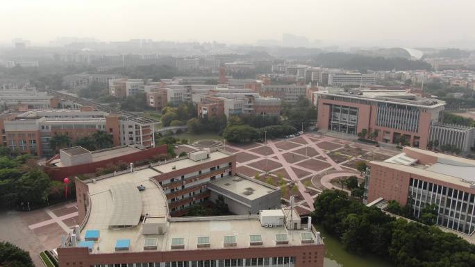 航拍广州中医药大学校园