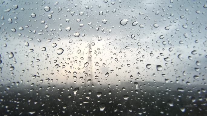 下雨天玻璃水珠