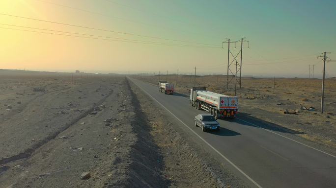 荒漠无人区罐车运输