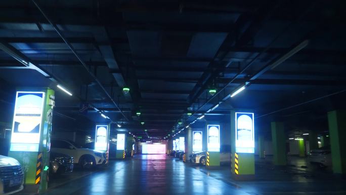 城市商场停车场开车第一视角4k视频素材