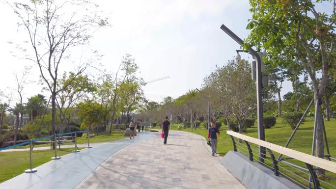 深圳人才公园休闲游客散步跑步闹市公园