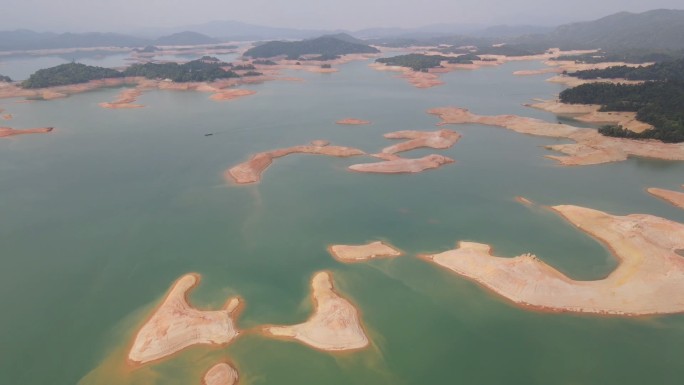 万绿湖枯水期山体露出水面