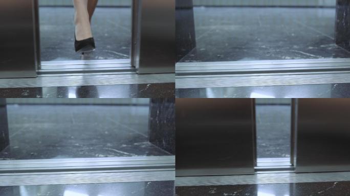 一位女士用脚停止电梯门