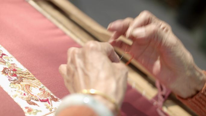 刺绣潮秀中国传统文化