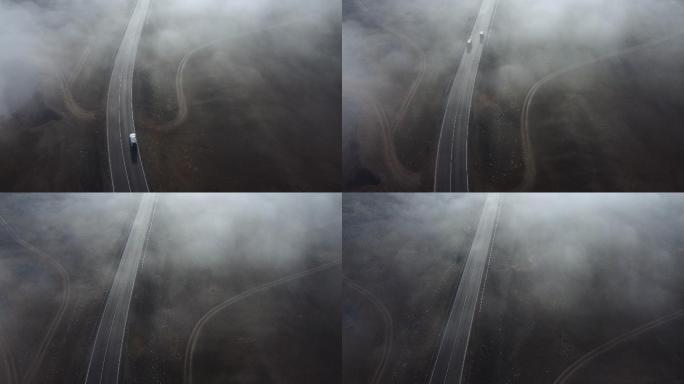 汽车行驶在雾蒙蒙的道路上