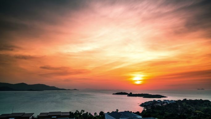 海上日落的鸟瞰图。苏梅岛时间推移视频