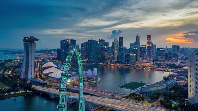 夕阳下新加坡商业区的一幕