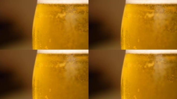玻璃杯啤酒气泡上升特写镜头