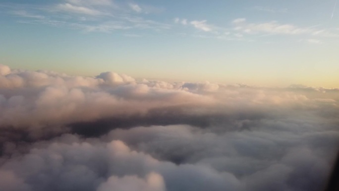 实拍飞机外面云海飞机窗户飞机上鸟瞰