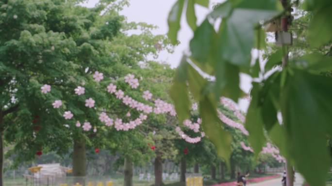 绿色花草树木