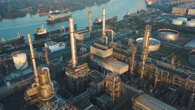 大型炼油厂鸟瞰图鸟瞰图设备石油工业