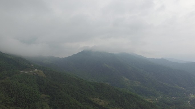 南昌梅岭阴天航拍4K