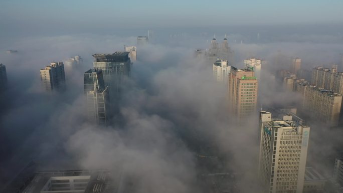 罕见城市平流雾美景