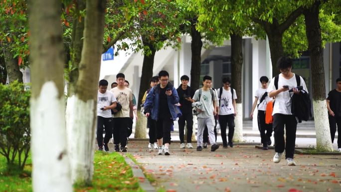 大学校园校园人群下课